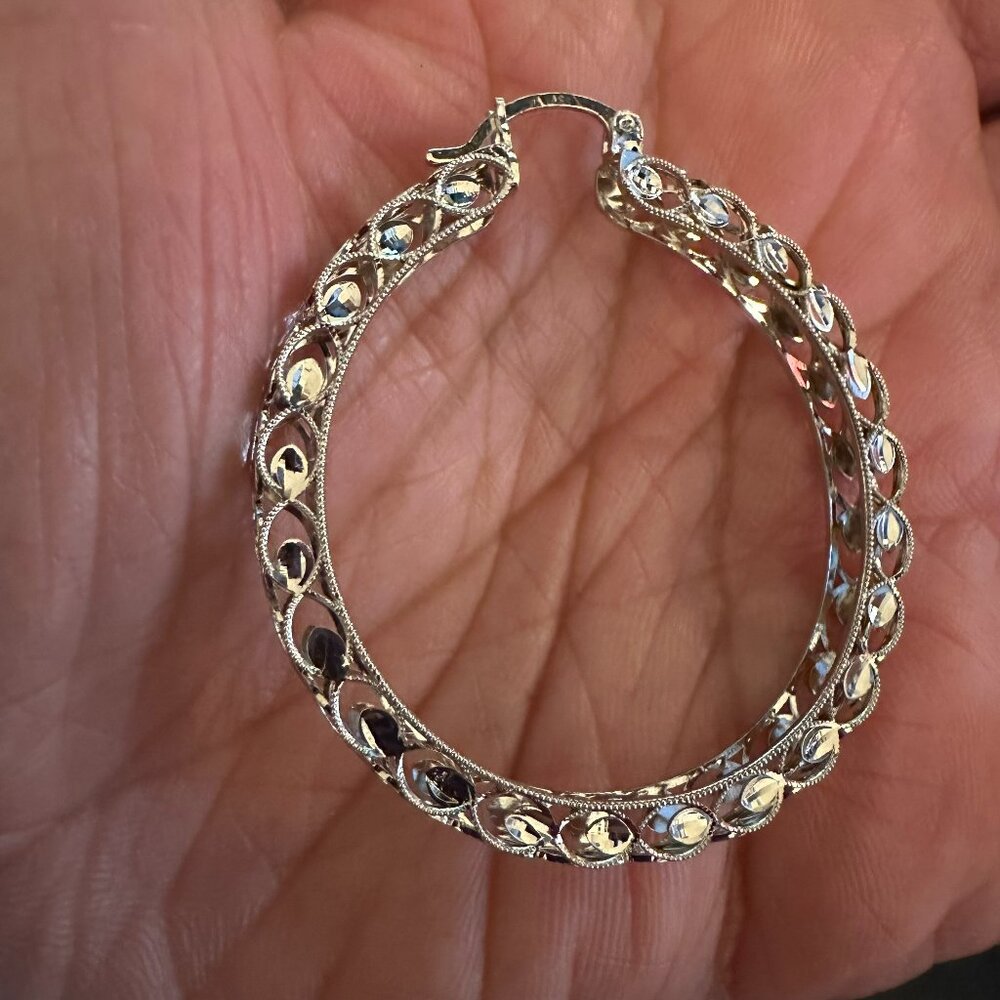 Sterling Silver Smedium Round Hoop Earrings w/Beautiful Textured Design